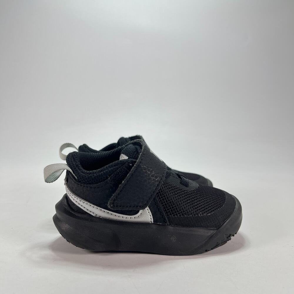 Nike Team Hustle D 10 Black Silver Basketball Sneakers CW6737-004 Kids Size 5C
